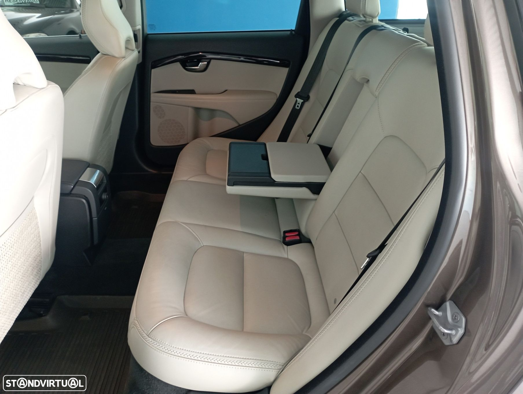 Volvo XC 70 2.0 D4 Momentum Geartronic - 17