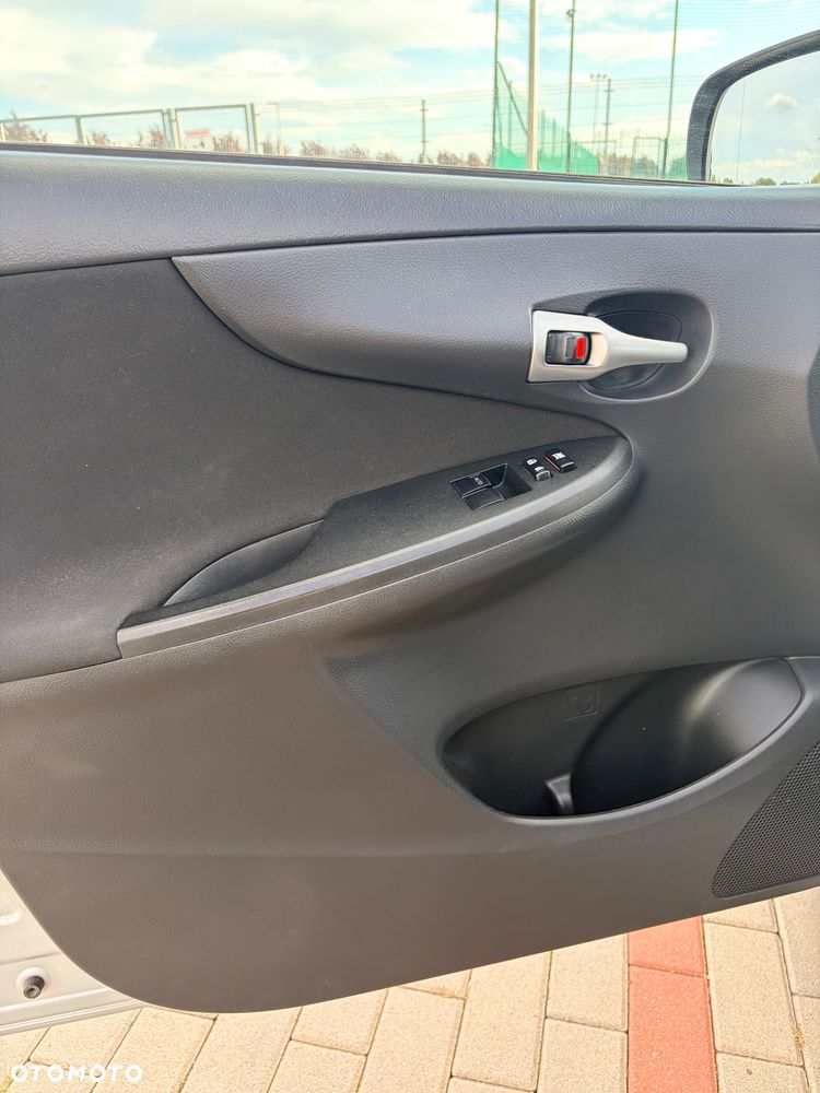 Toyota Corolla 1.6 Premium - 26