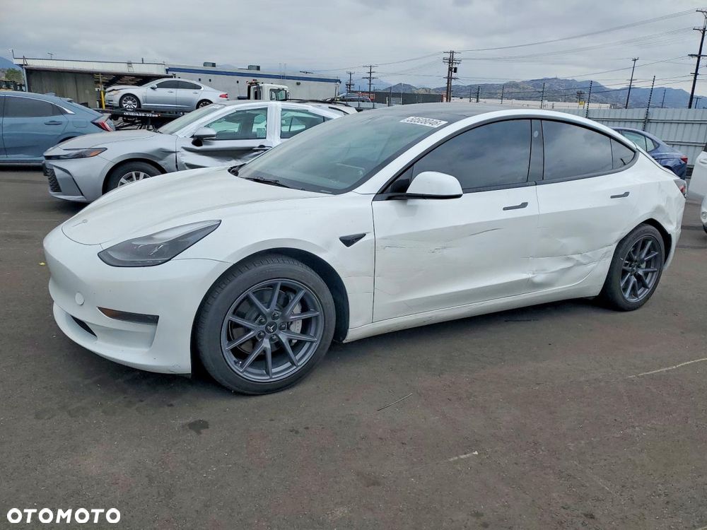 Tesla Model 3 - 3