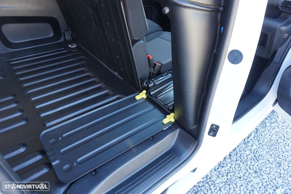 Toyota Proace City 1.5D 102 3 lug. Comfort IVA dedutível - 35