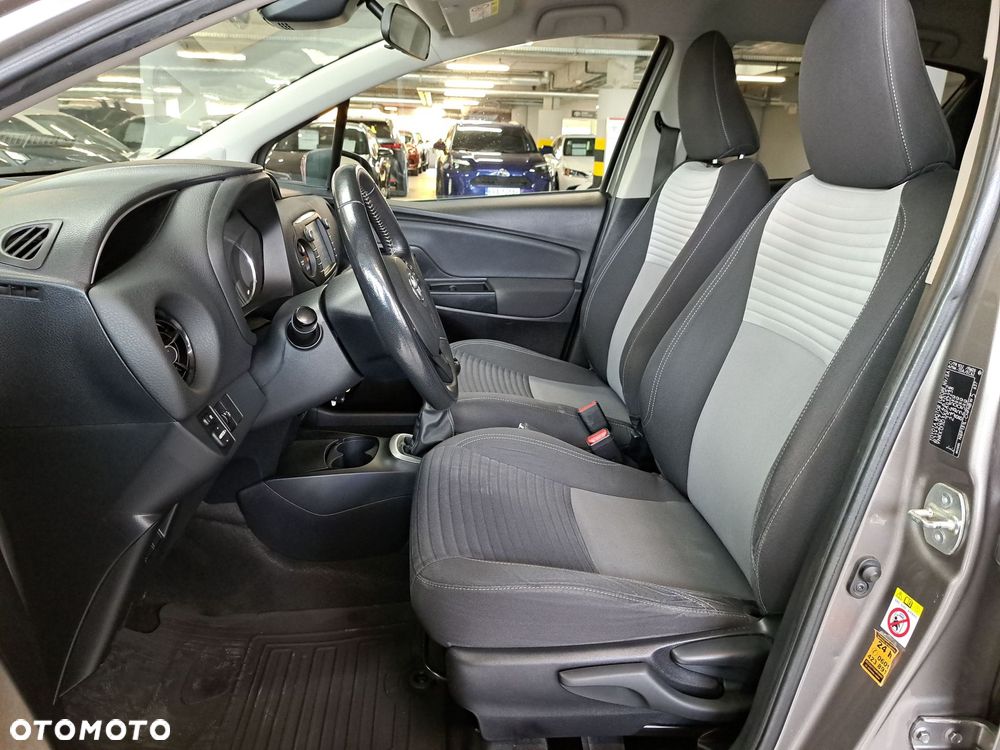 Toyota Yaris - 12