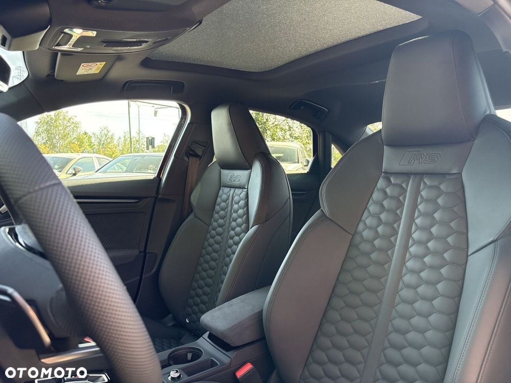 Audi RS3 Limousine - 12