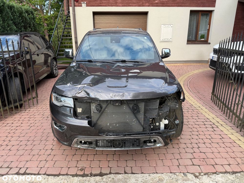 Jeep Grand Cherokee - 24