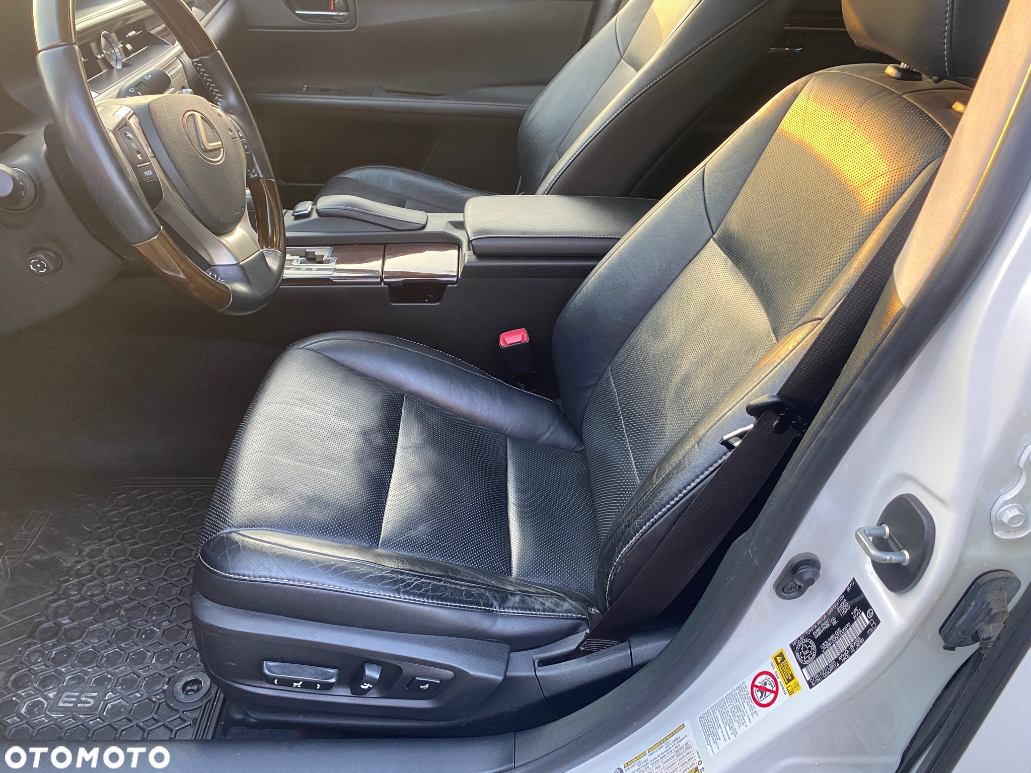 Lexus ES 300h Prestige - 17