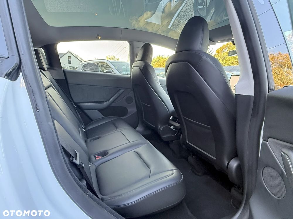 Tesla Model Y Performance AWD - 21
