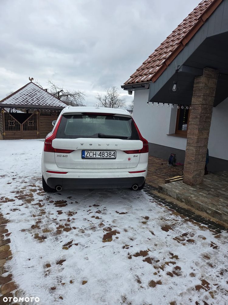 Volvo XC 60 T4 Momentum - 4