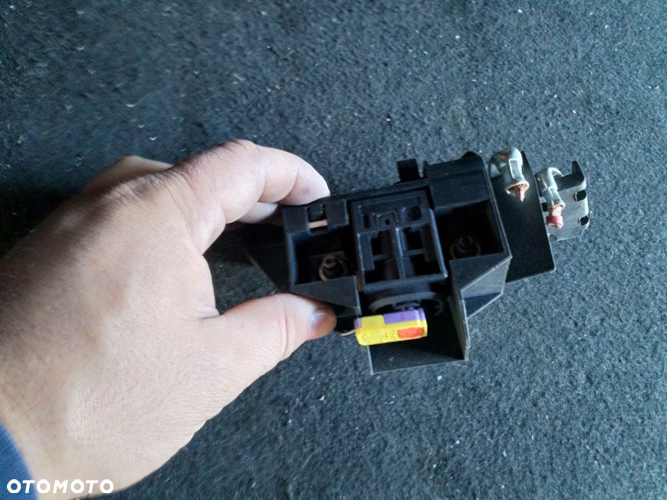 Klema plusowa pirotechniczna audi a4 A5 Q5 lift - 2