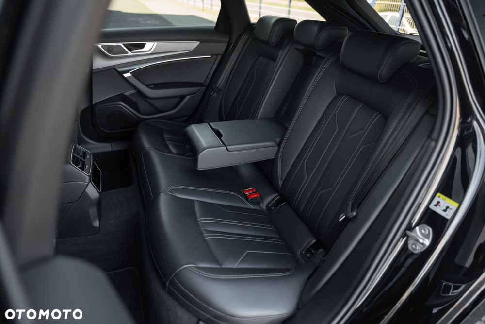 Audi A6 Avant 40 TDI quattro S tronic S line - 35