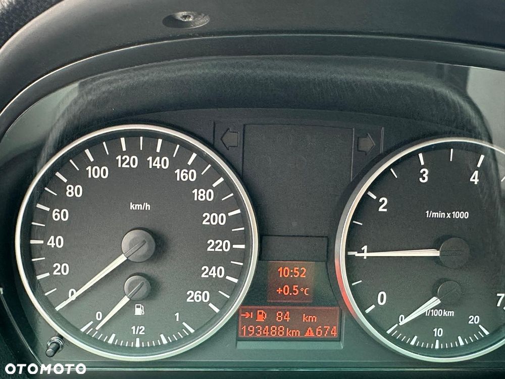 BMW Seria 3 318i - 8