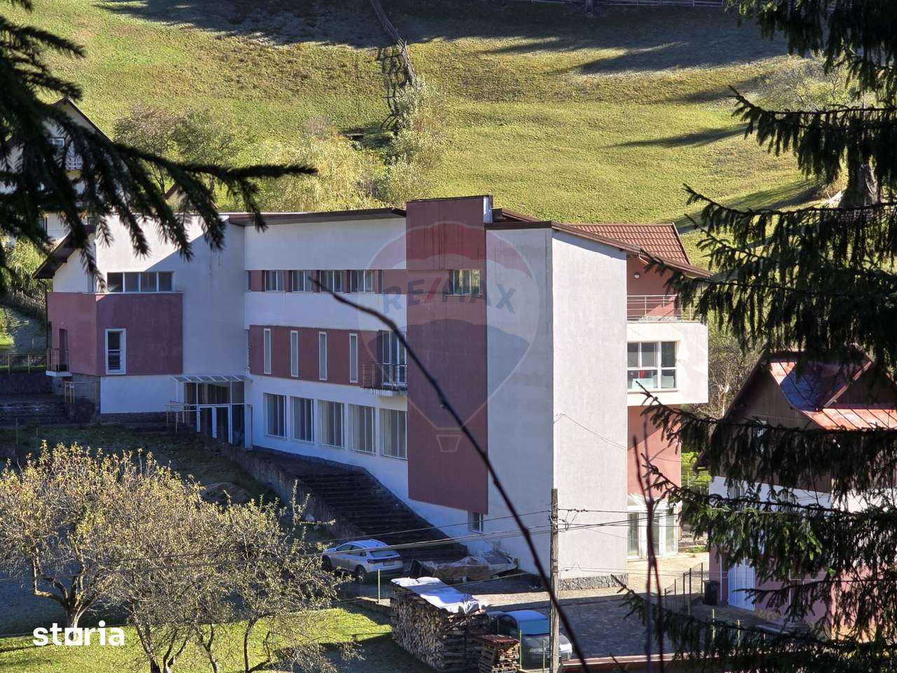 Vila / Pensiune / Camin / Azil seniori, zona superba Moeciu, parcare - Imagine principală: 4/16