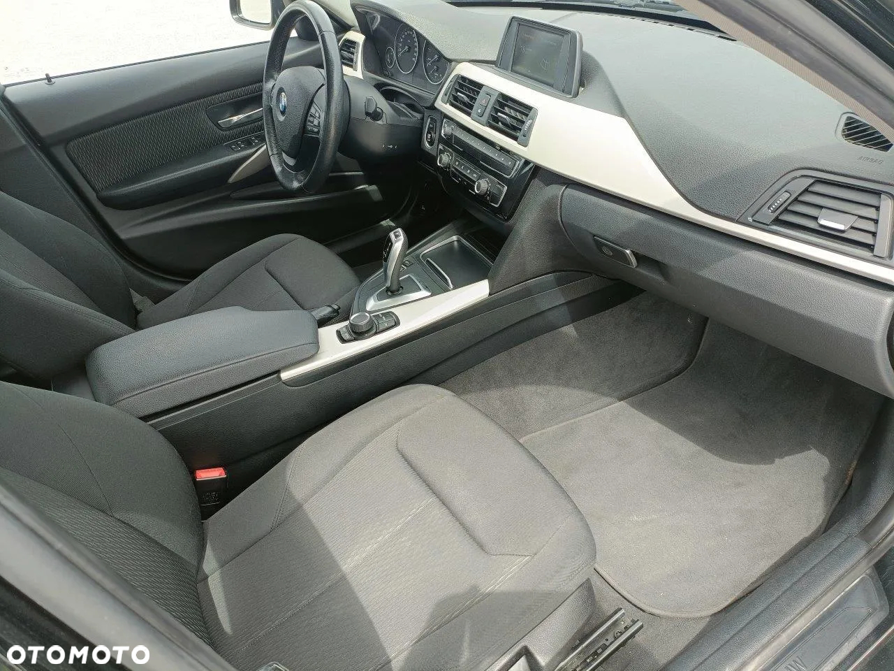 BMW Seria 3 318i - 13