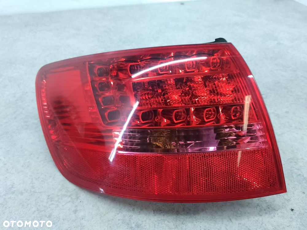 LAMPA TYLNA LEWA AUDI A6 C6 043329 89317039  VALEO KOMBI - 1