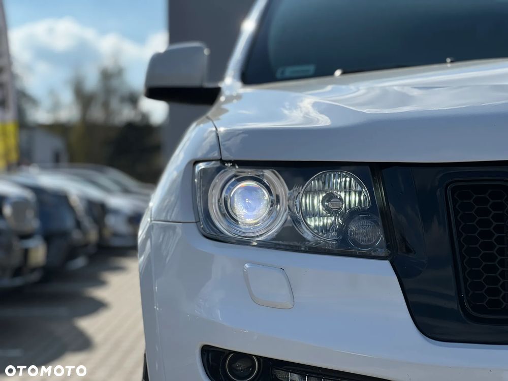 Jeep Grand Cherokee SRT - 11