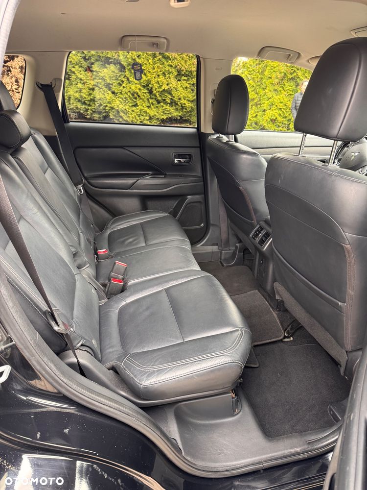 Mitsubishi Outlander - 11