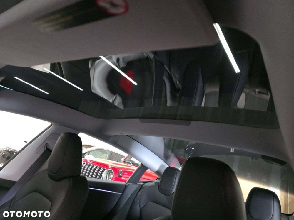 Tesla Model 3 - 8