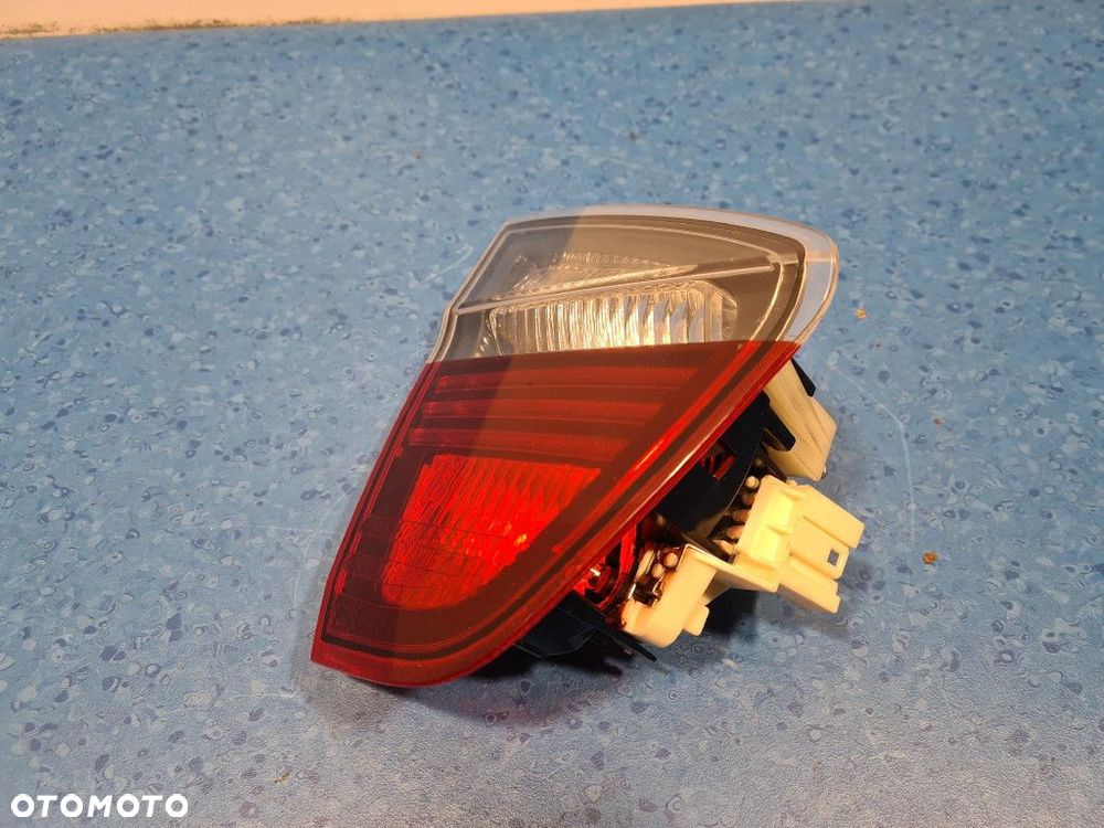 BMW 320I E90 LAMPA TYŁ LEWA WEWNĘTRZNA - 4