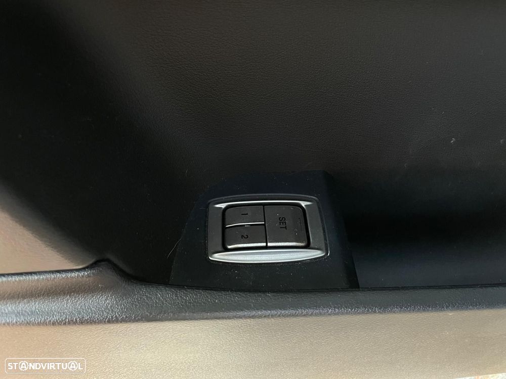 Jaguar XF 2.7 D V6 Premium Luxury - 23