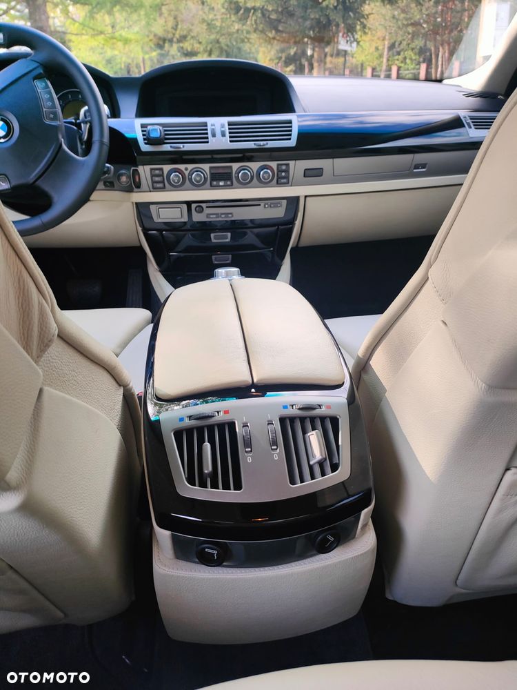 BMW Seria 7 - 26