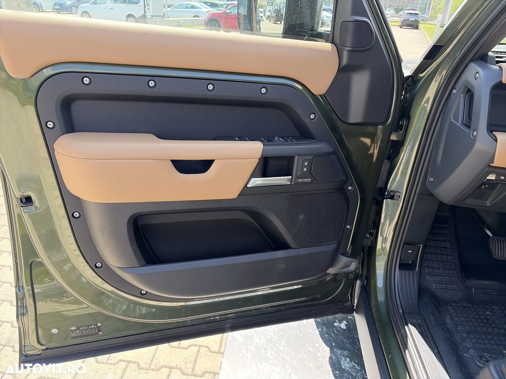 LAND ROVER Defender 2025 — imagine 11