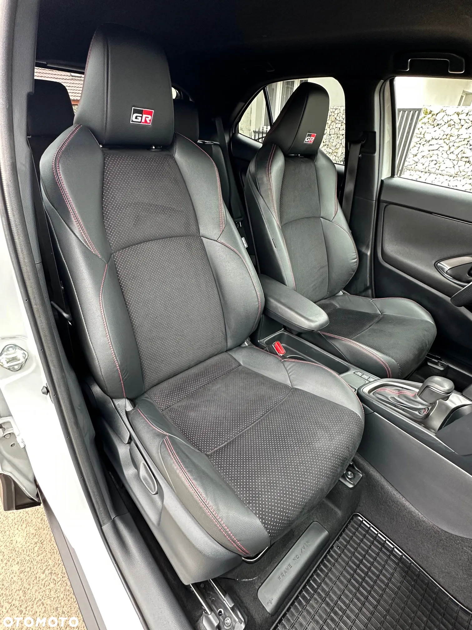 Toyota Yaris Cross Hybrid 1.5 GR Sport - 38