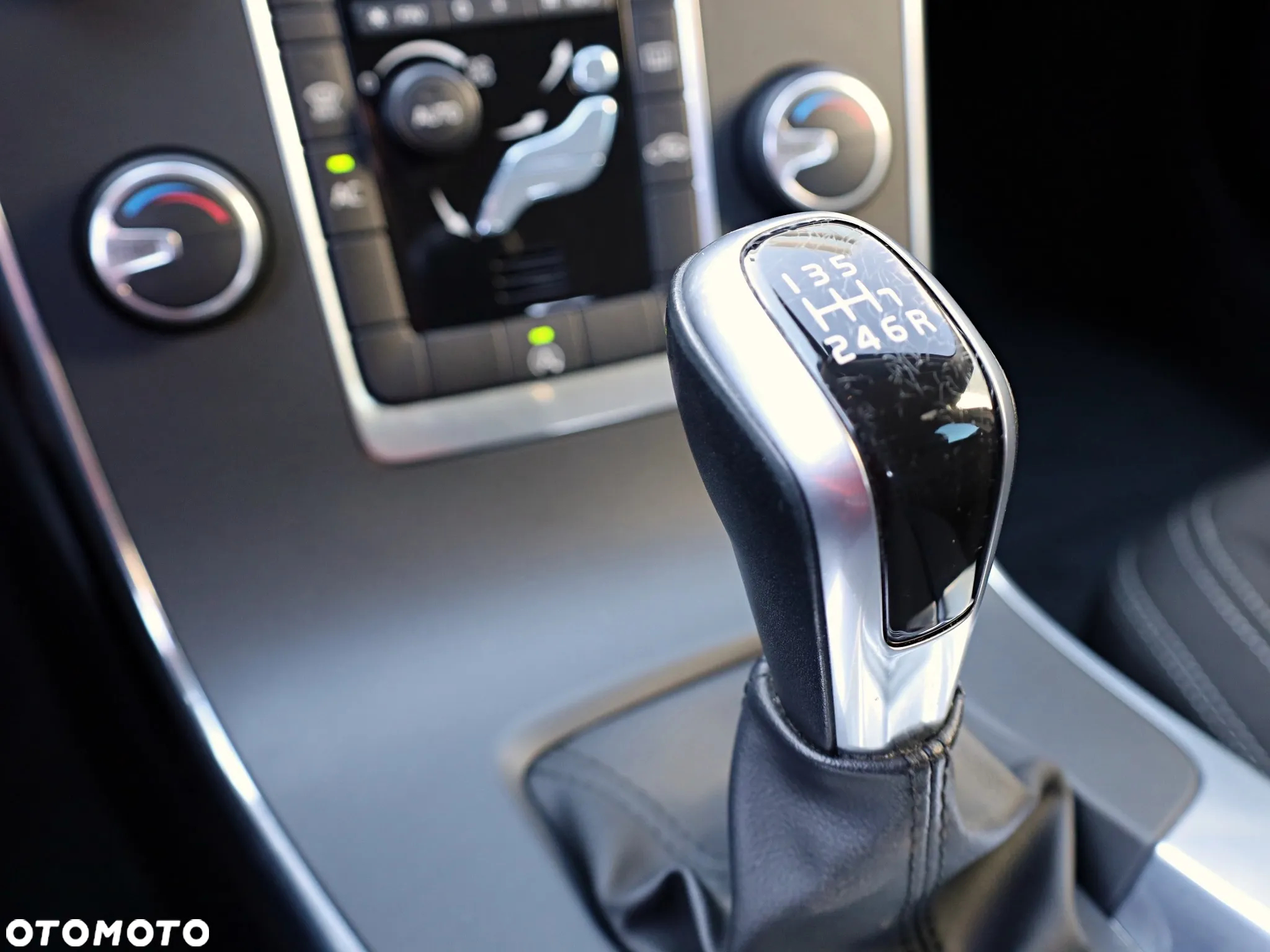 Volvo V60 D2 Drive-E Momentum - 8