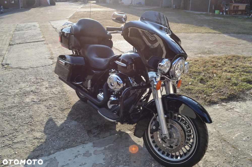 Harley-Davidson Touring Street Glide - 11