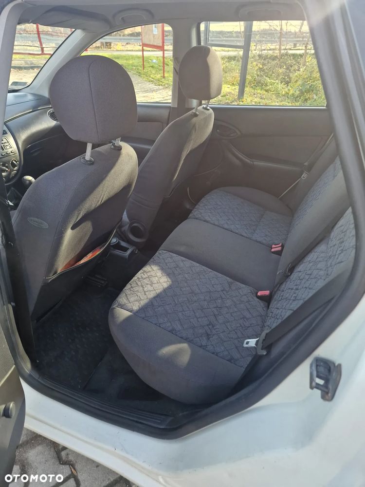 Ford Focus Kombi 01-05 - 7