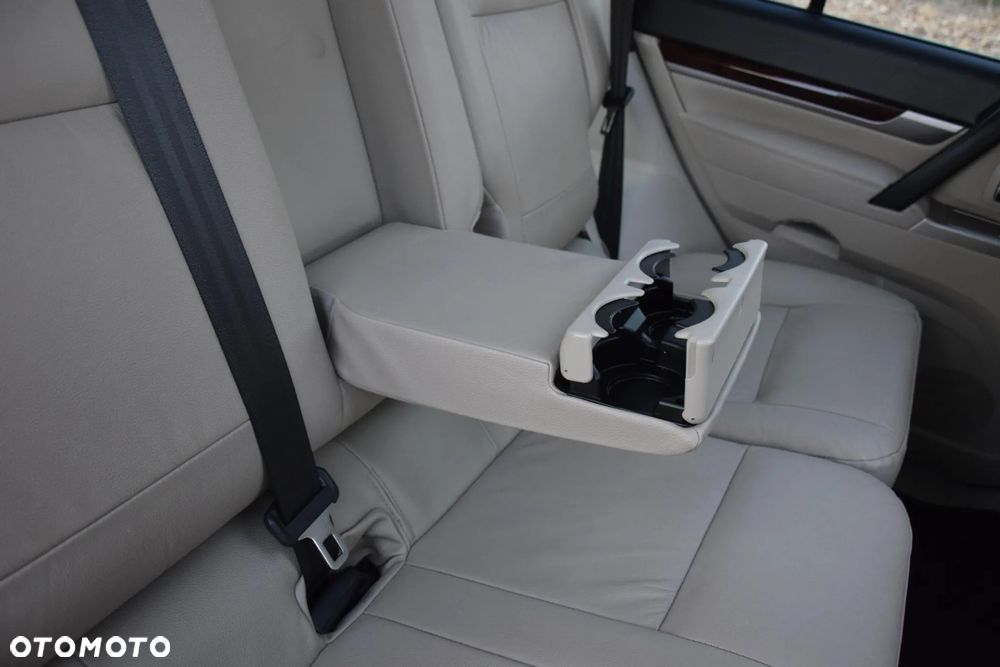 Mitsubishi Pajero - 16