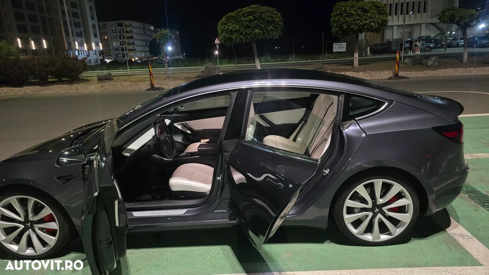 Tesla Model 3 Langstreckenbatterie Allradantrieb Dual Motor Performance - 4