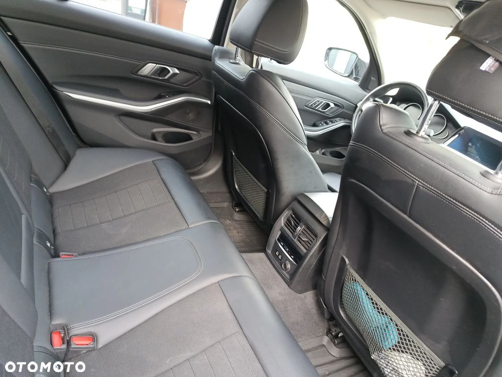 BMW Seria 3 320i Sport Line - 12