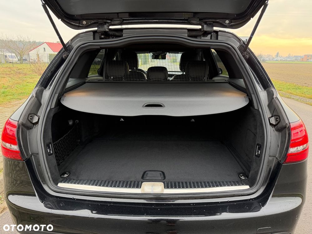 Mercedes-Benz Klasa C 220 d 4Matic 9G-TRONIC AMG Line - 25