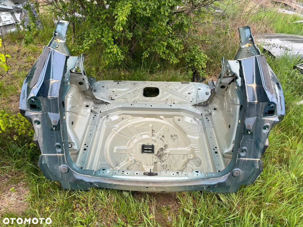 Peugeot 3008 ll tył ćwiartki.