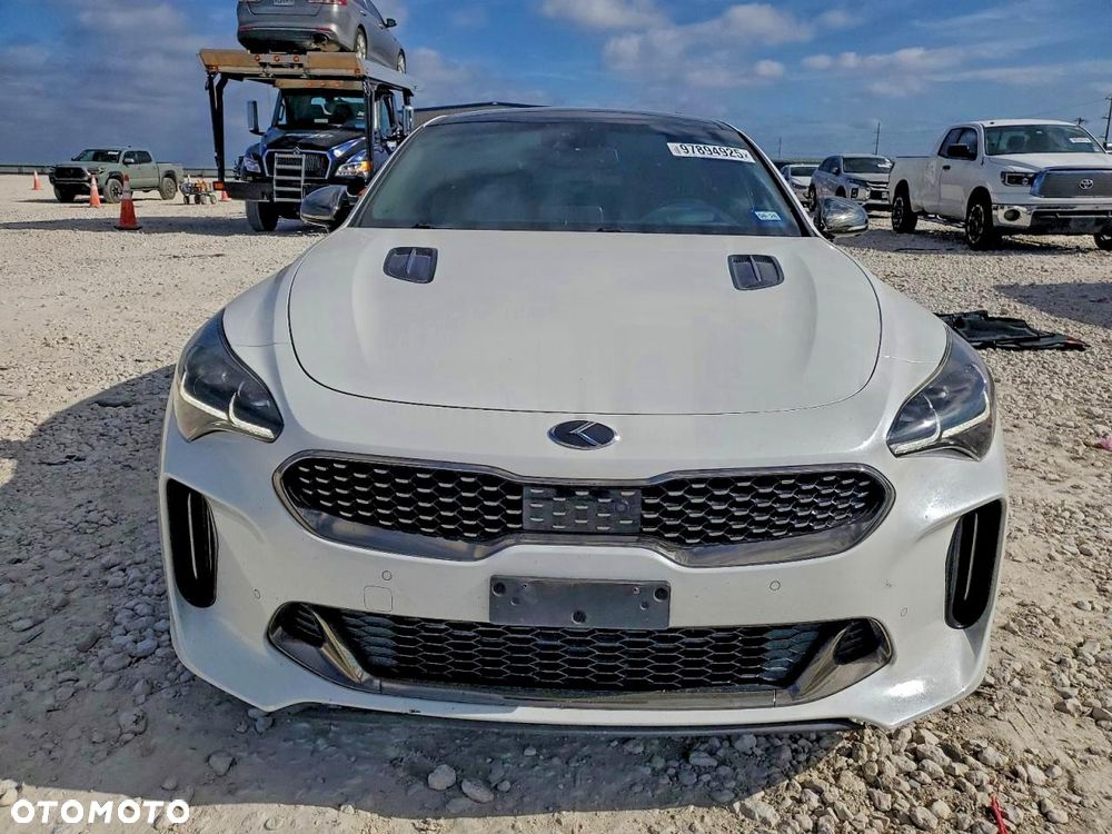 Kia Stinger - 5