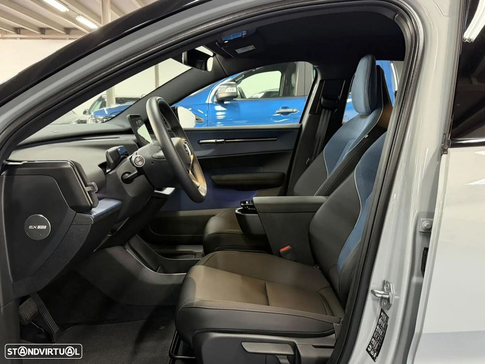 Volvo EX30 Single Motor Extended Range RWD Plus - 5