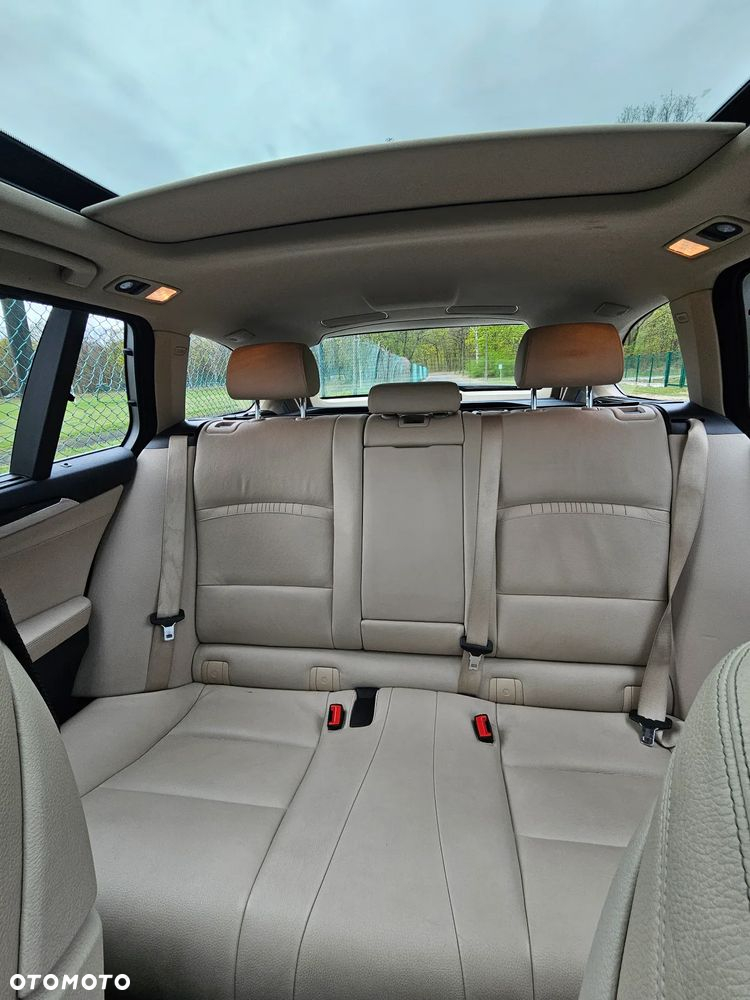 BMW Seria 5 525d xDrive - 13