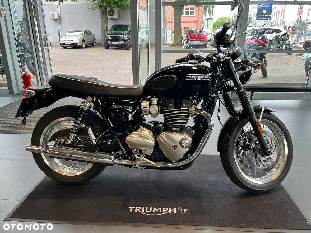 Triumph Bonneville - 2