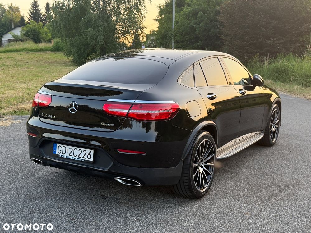 Mercedes-Benz GLC 250 4Matic 9G-TRONIC AMG Line - 15