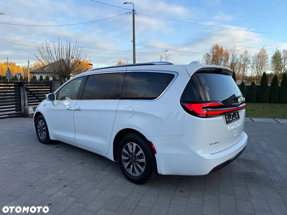 Chrysler Pacifica - 4