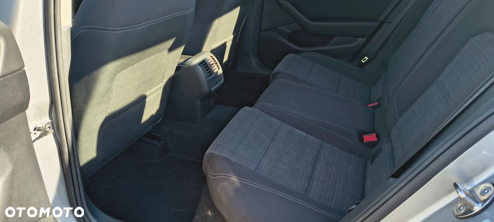 Volkswagen Passat 1.5 TSI EVO Business - 33