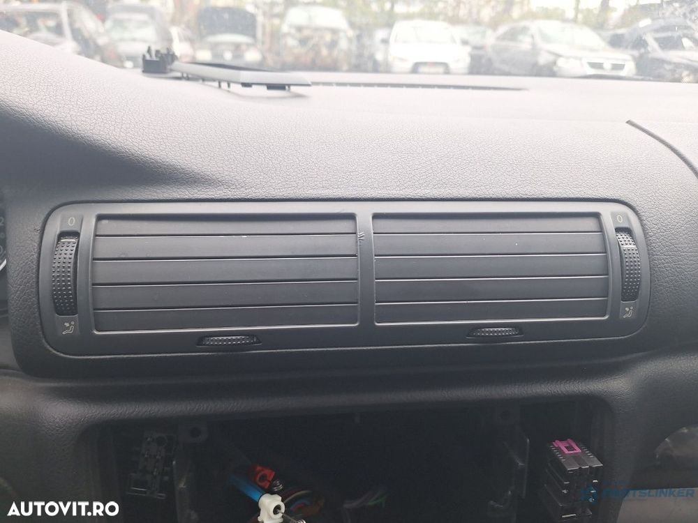 Grilă de ventilație bord centrală VOLKSWAGEN PASSAT 3B3 2000 1.9 TDI AWX 96KW|130HP 2000 - 2