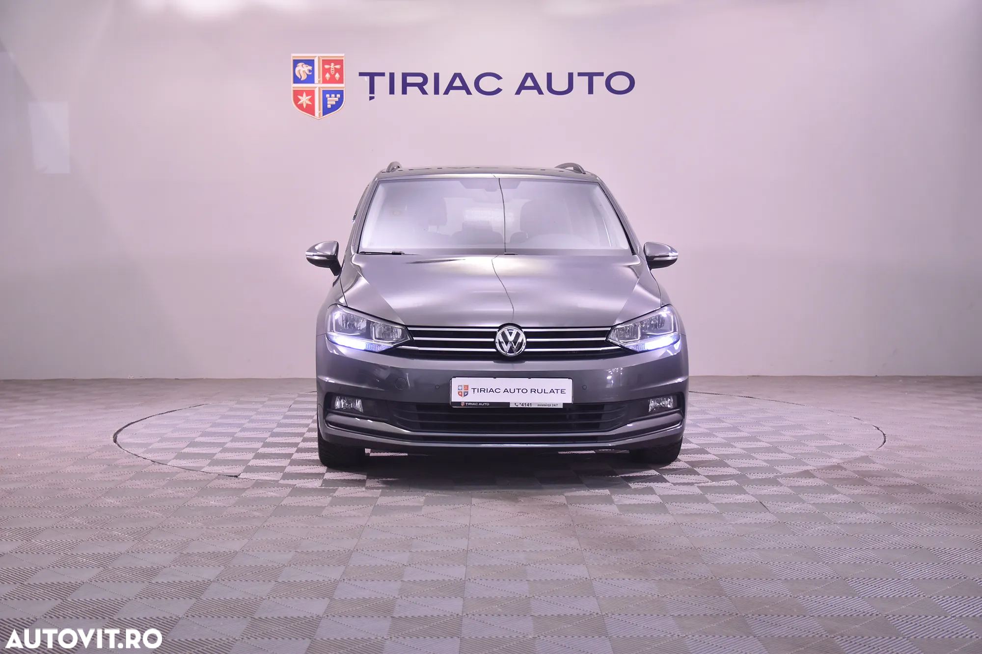 Volkswagen Touran - 8