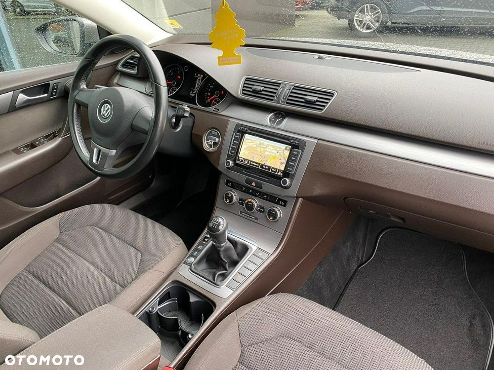 Volkswagen Passat - 16