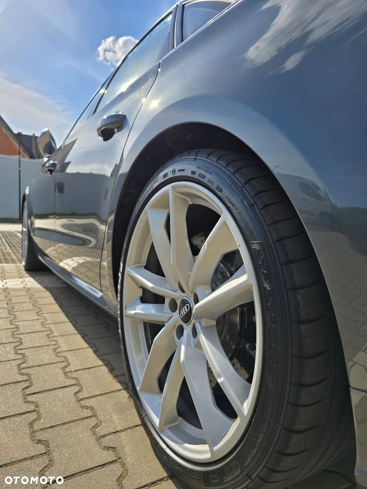 Audi S8 - 12