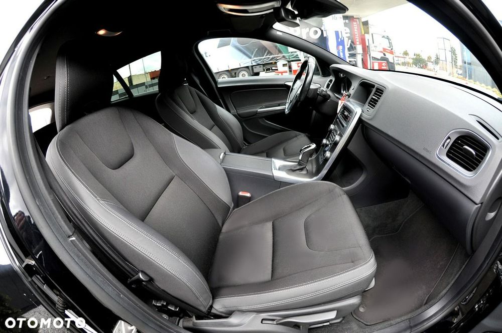 Volvo V60 D3 Geartronic Momentum - 22