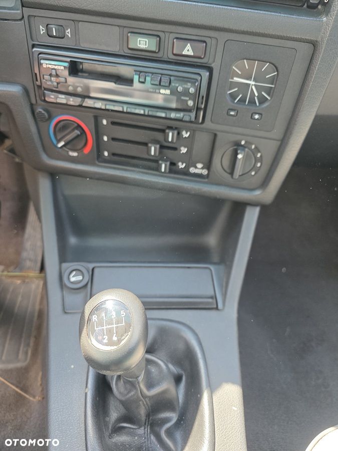 BMW Seria 3 318i - 8