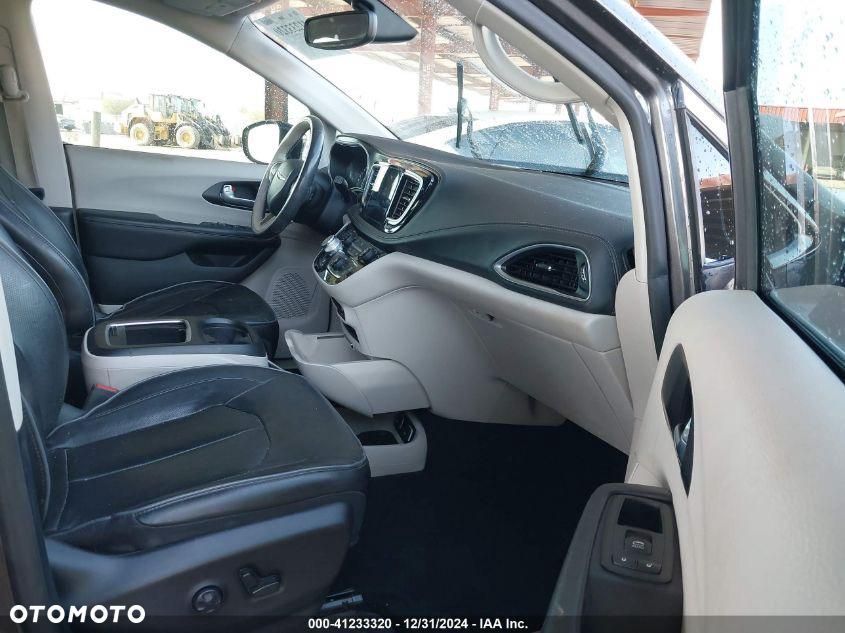 Chrysler Pacifica - 5