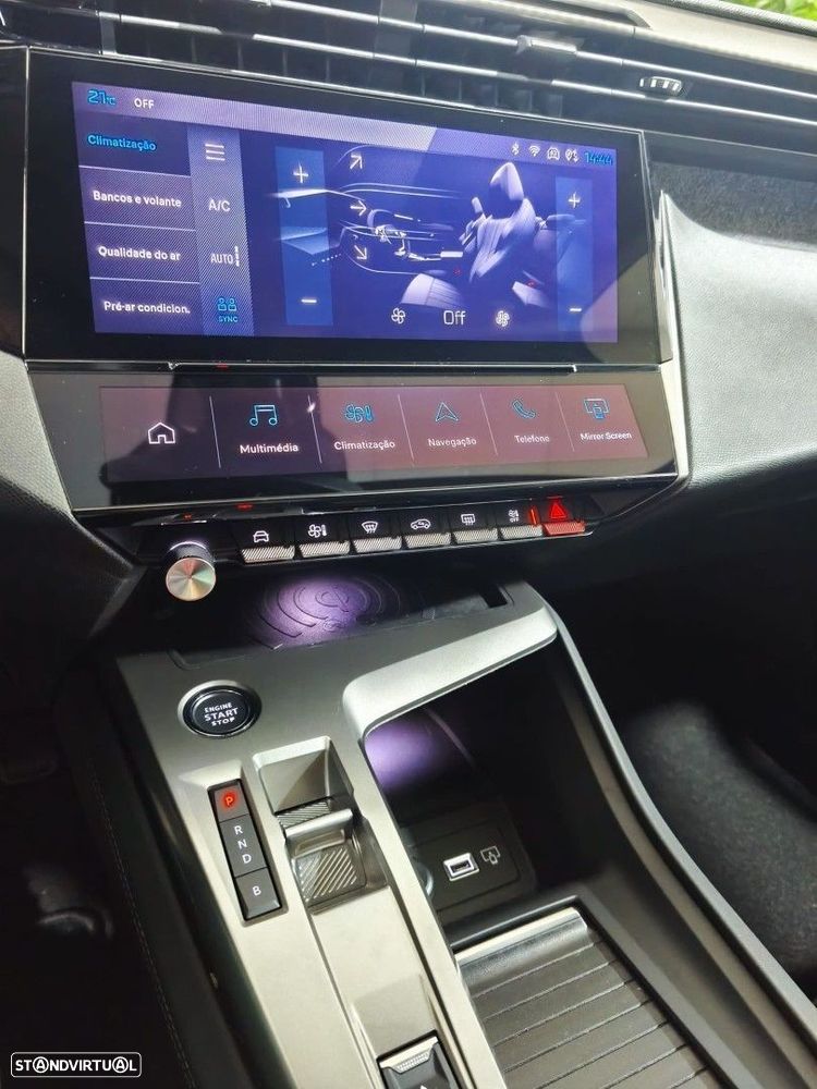 Peugeot 408 Plug-In Hybrid 180 e-EAT8 Allure - 17