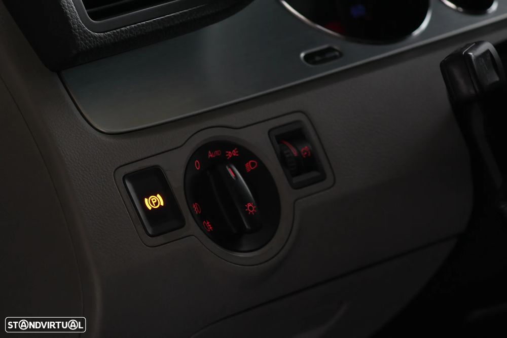 VW Passat Variant 2.0 TDi Sportline - 28