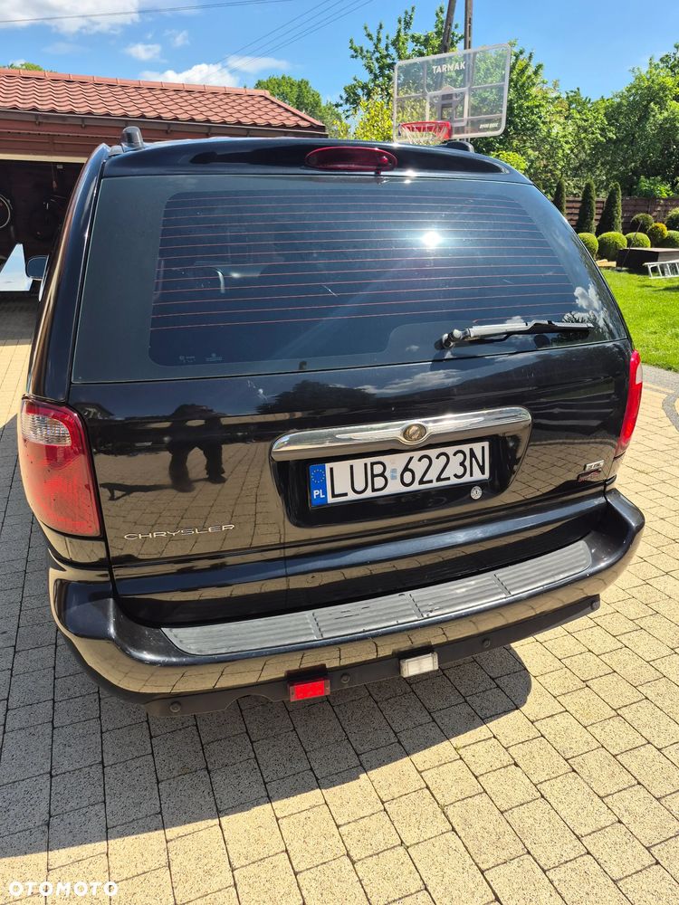 Chrysler Town & Country - 2
