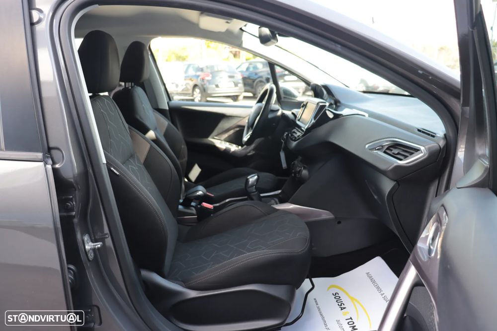 Peugeot 2008 1.2 PureTech Style - 12